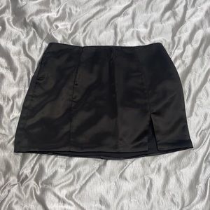 Black small cut skirt